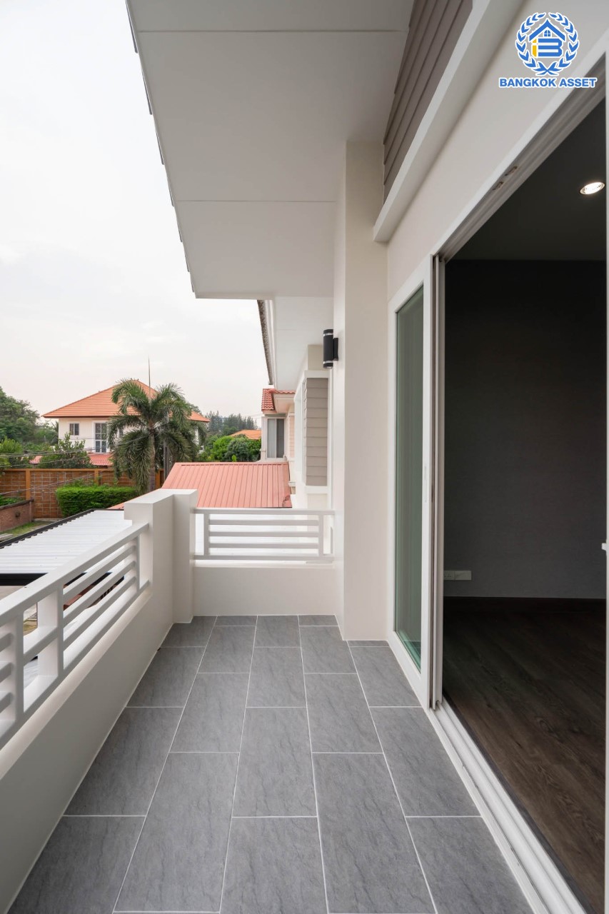 บ้านมือสองตกแต่งใหม่ ม.คาซ่าแกรนด์ ชัยพฤกษ์-แจ้งวัฒนะ แบรนด์ Q.House หลังใหญ่ เนื้อที่ 72 ตร.ว. ฟังก์ชันจัดเต็ม 3 ห้องนอน 4 ห้องน้ำ 1 ห้องแม่บ้าน 2 ที่จอดรถ ตอบโจทย์ทุกการเดินทาง บนทำเลใกล้เซ็นทรัลฯ และจุดขึ้นทางด่วน "แจ้งวัฒนะ" และรถไฟฟ้าสายสีชมพู...